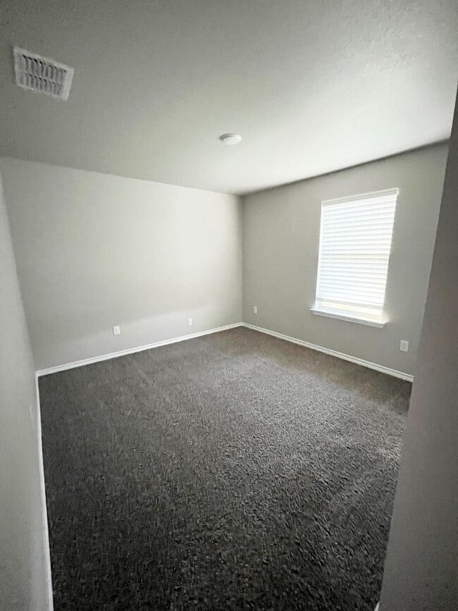 Building Photo - Half off deposit for OCTOBER