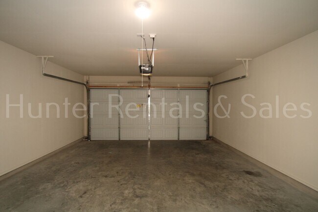 Building Photo - Classic Charm Meets Modern Comfort