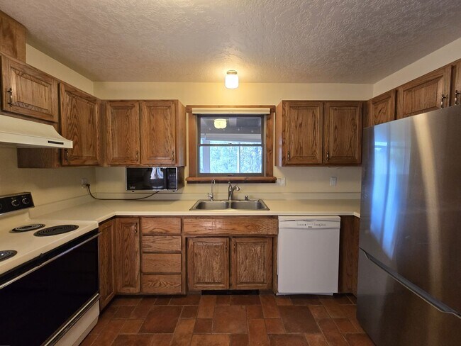 Building Photo - 20 Ravens Ridge Rd