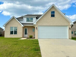 Building Photo - 115 Hidden Crk Dr