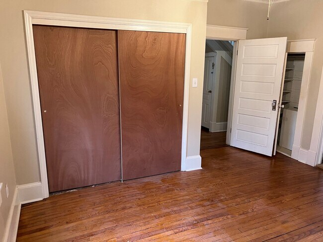 Building Photo - Downtown Statesville - 4 BR / 2 BA