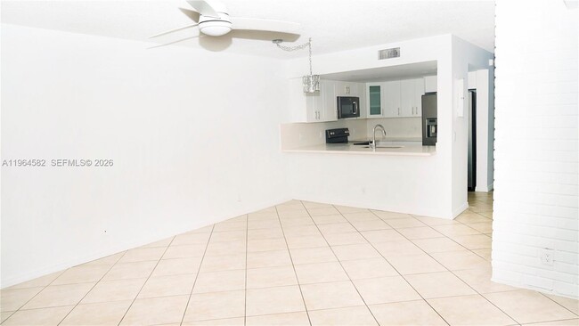 Building Photo - 7041 SW 42nd Pl