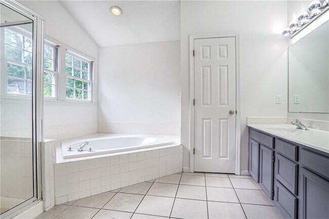 Building Photo - 3571 Forest Glen Trail