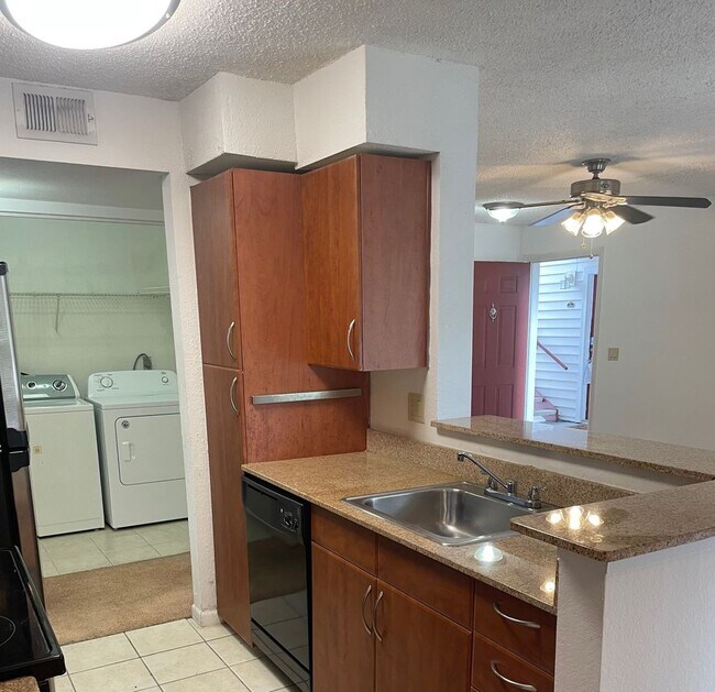 Building Photo - One bedroom condominium