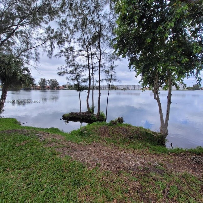 Building Photo - 10090 NW 80th Ct