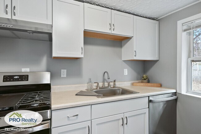 Building Photo - 3 Bedroom Home in Columbia Heights