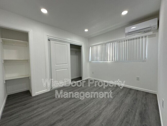 Building Photo - 10392 Lampson Ave