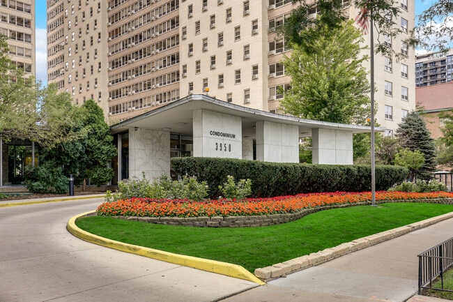 Building Photo - 3950 N Lake Shore Dr