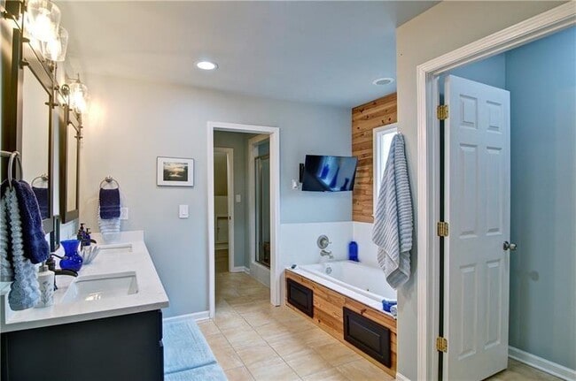 Building Photo - 4060 Merritt Dr