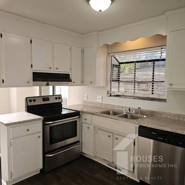 Building Photo - 28 Shore Dr