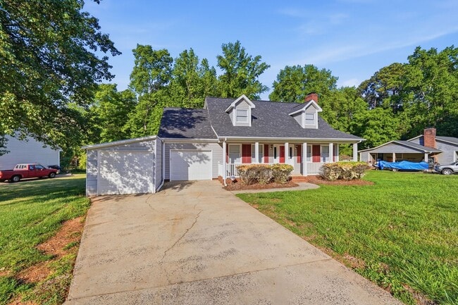 Building Photo - Spacious 4BR with Beautiful Backyard Retreat!