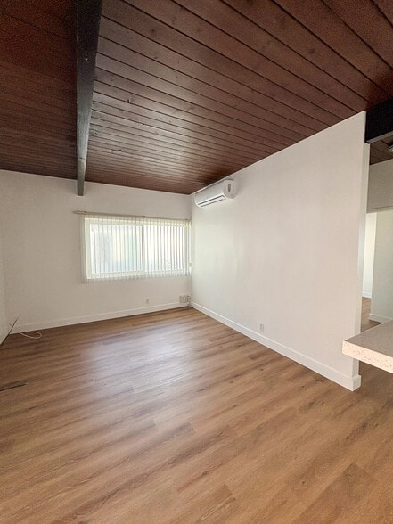 Building Photo - 116 N Helberta Ave