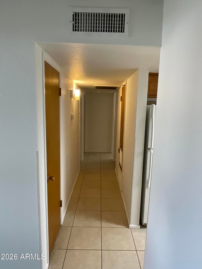 Building Photo - 247 E 7th Dr