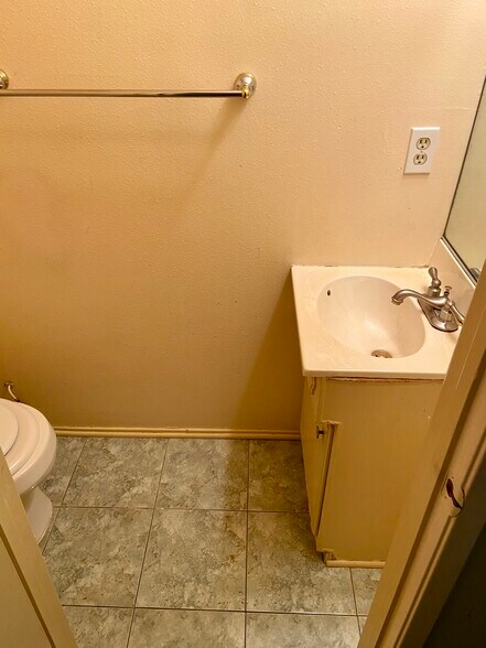 Building Photo - 5882 Bowcroft St