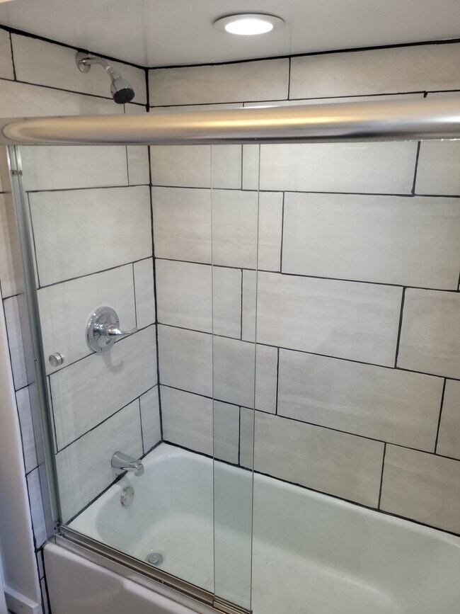 Building Photo - 2538 Beechwood Blvd