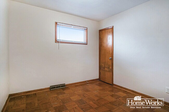 Building Photo - Adorable 2 Bed, 1.5 Bath with Covered Porch and Mudroom