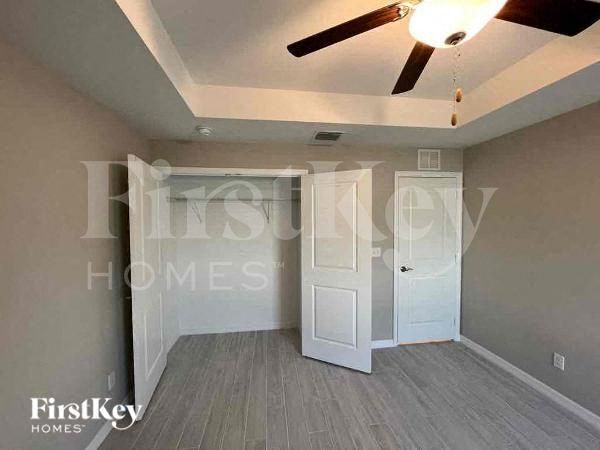 Building Photo - 406 SW 31st Ave