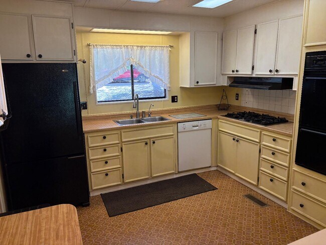 Building Photo - 5631 Canyon Creek Rd