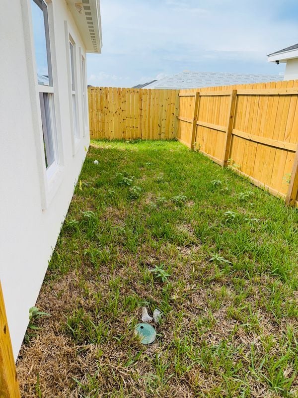 Building Photo - 701 N Onyx Ave