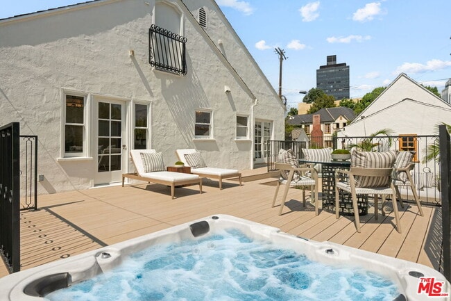 Building Photo - 802 Cochran Ave