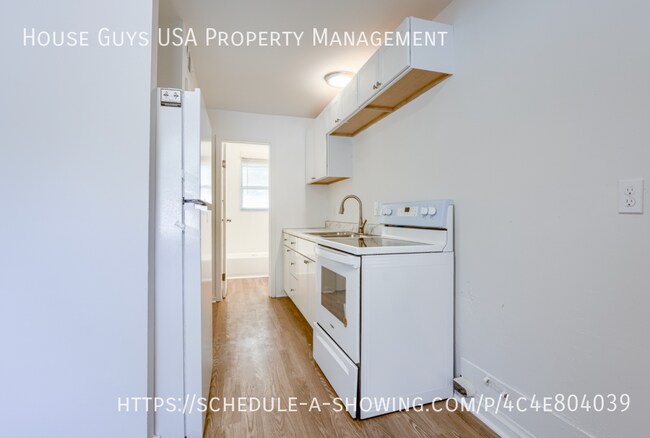 Building Photo - 15216 Bellaire Ave