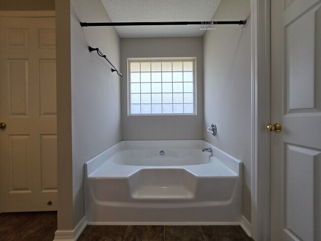 Building Photo - 2295 Heritage Cir