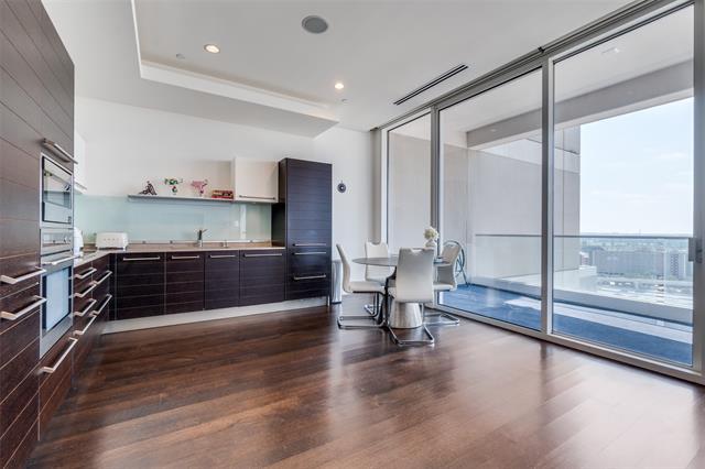 Building Photo - 2408 Victory Park Ln