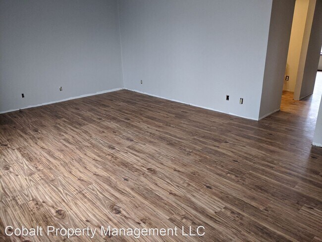 Building Photo - 1226 2nd Dr NE