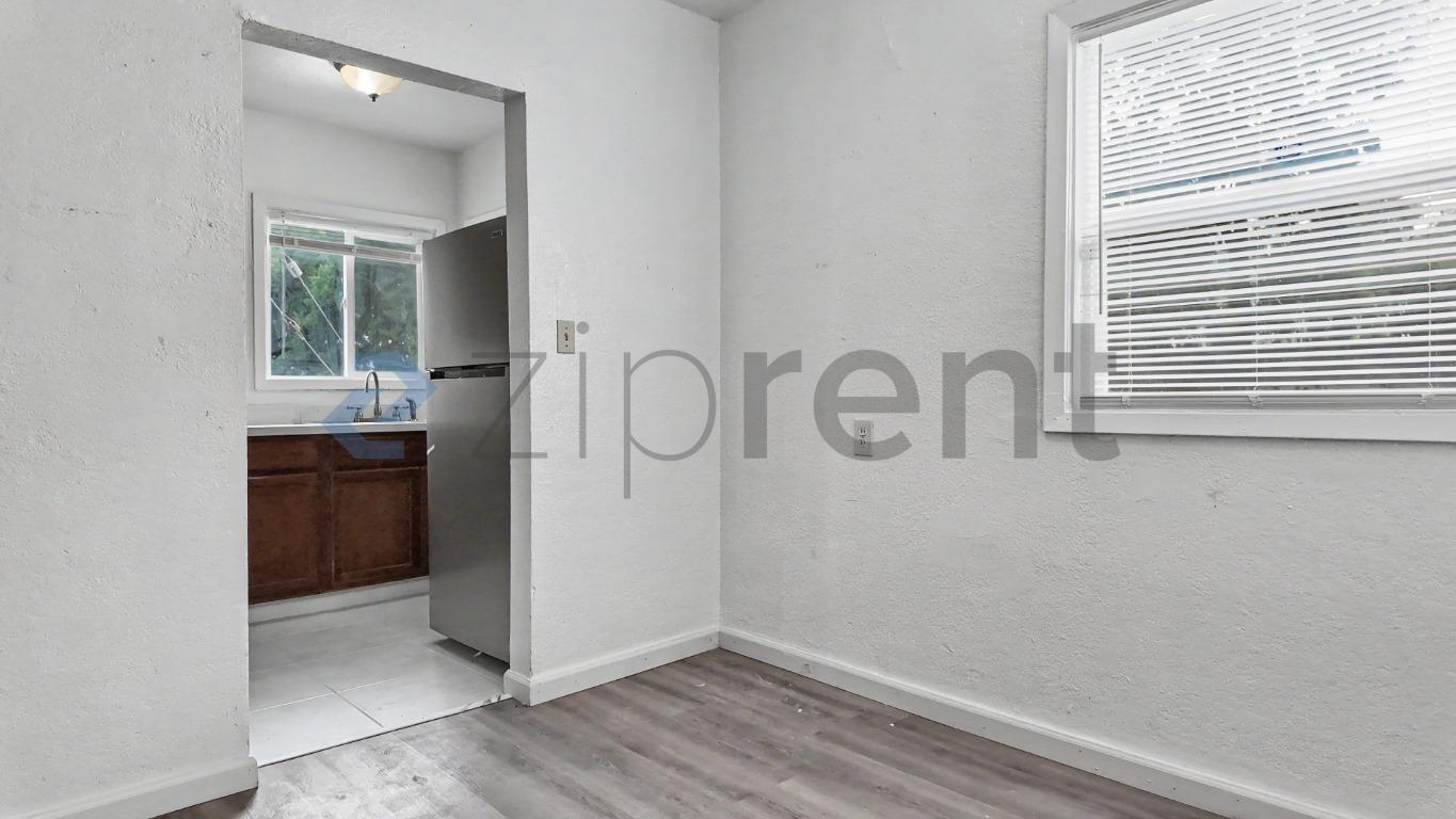 Building Photo - Unit