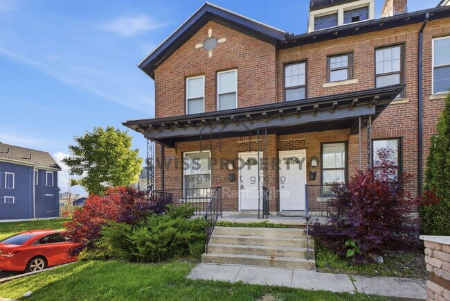 Building Photo - 387 St Clair Ave