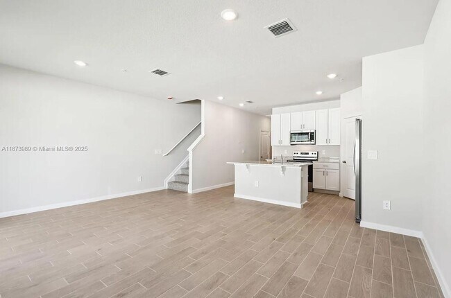 Building Photo - 478 Salisbury Cir