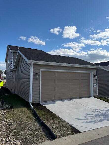 Building Photo - 9240 Gentle Feather Rd
