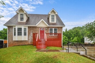 Building Photo - Pet Friendly Four Bedroom with Basement!