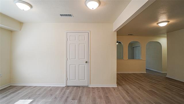 Building Photo - 1221 Cove Dr