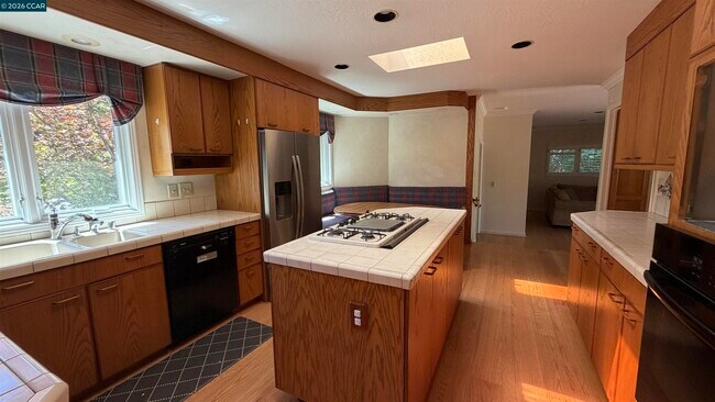 Building Photo - 227 Paseo Del Rio
