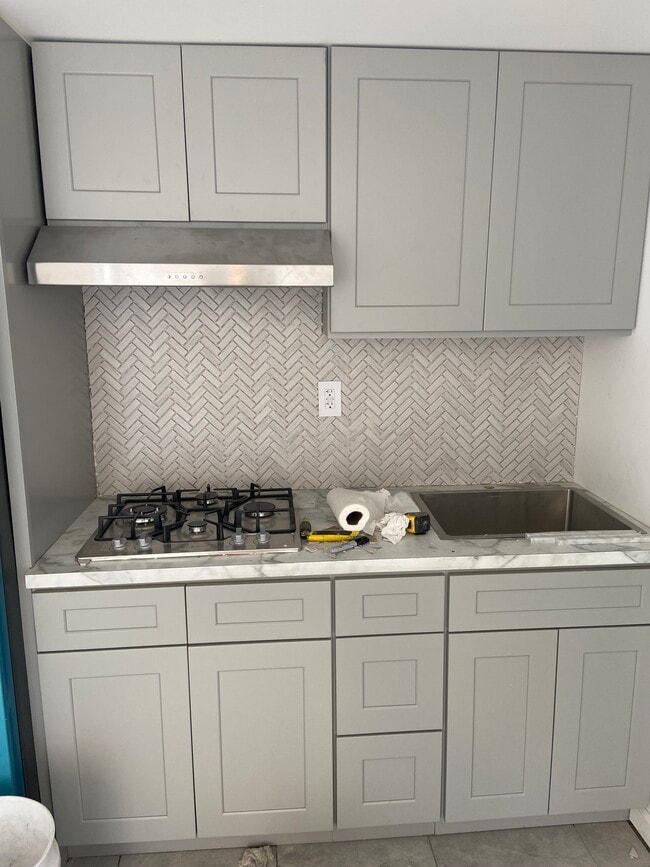 Building Photo - 170 E 19th St