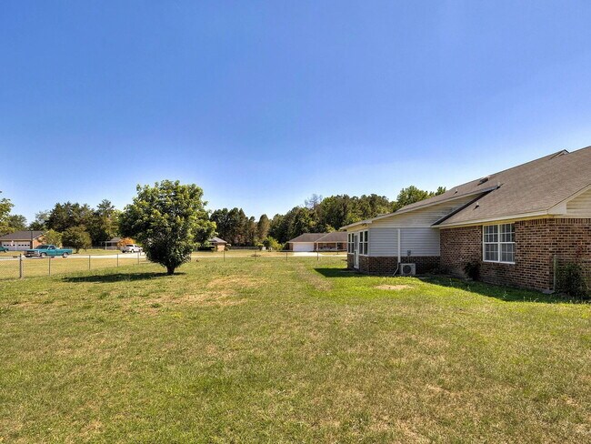 Building Photo - Lawn care included!