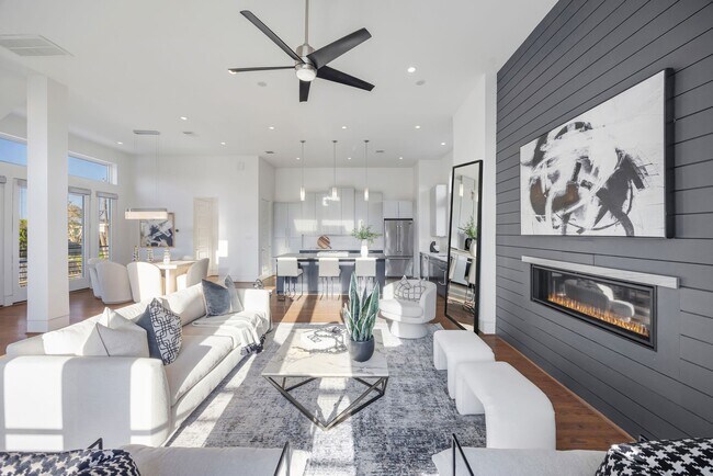 Building Photo - 7327 Shadyvilla Pointe Dr