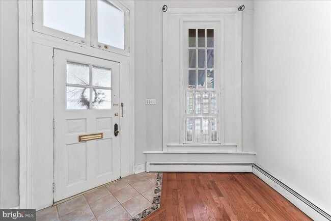 Building Photo - 240 W Miner St