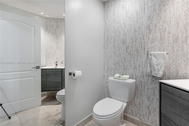 Building Photo - 18460 NE 30th Ave