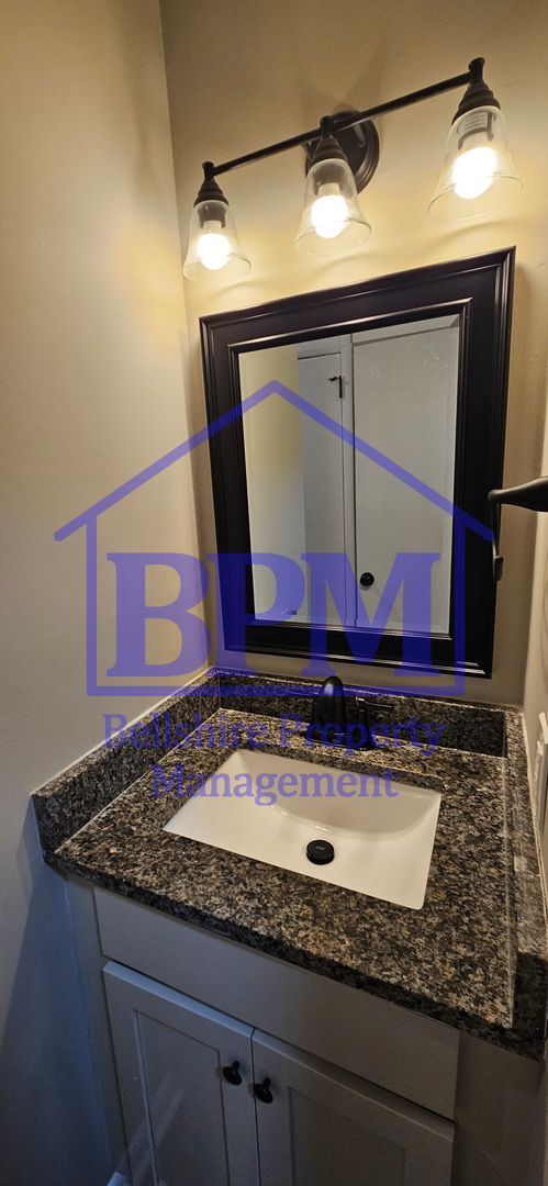 Building Photo - Spacious 4 Bed, 2 Bath Home in Nashville –...