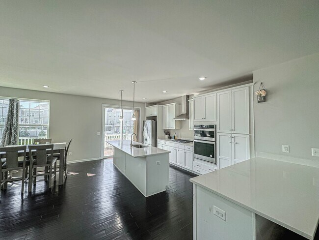 Building Photo - Stunning and Spacious 4 Bed 3.5 Bath End Unit Townhome In Highly Desired Goose Creek Club