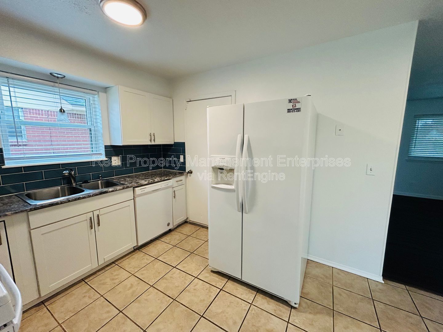 Building Photo - 633 Lotus Ave