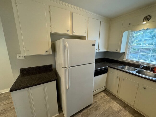 Building Photo - 2/2 Charming House in Garden Lakes $1,295