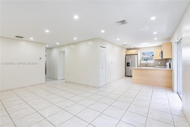 Building Photo - 1214 NW 34th Ave