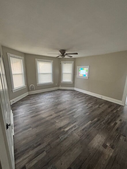 Building Photo - 207 W Main St