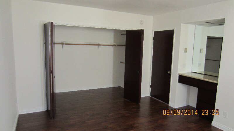 Building Photo - 10961 Palms Blvd