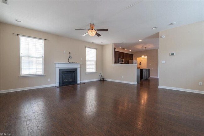 Building Photo - 302 Milton Ct