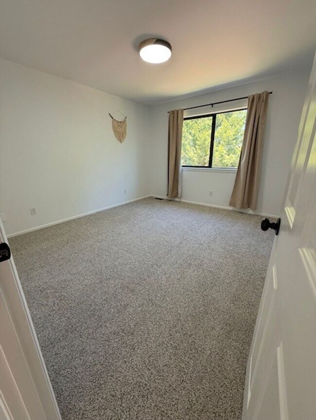 Building Photo - 4bd/2.5ba Snohomish Home