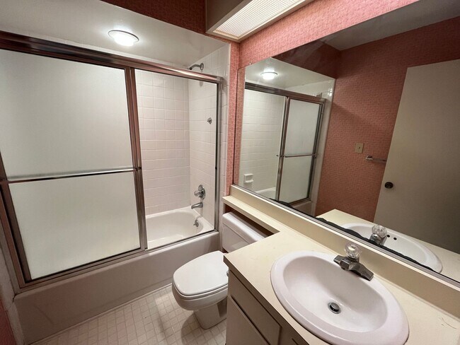 Building Photo - Charming 2BD, 2BA Durham Townhome South of Duke University